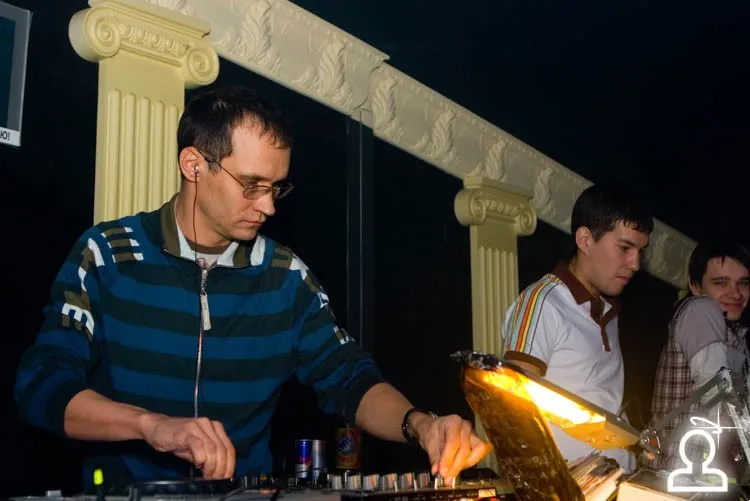 Dj Suhov