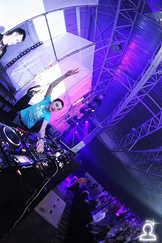 AERODROM: RAVE TERMINAL