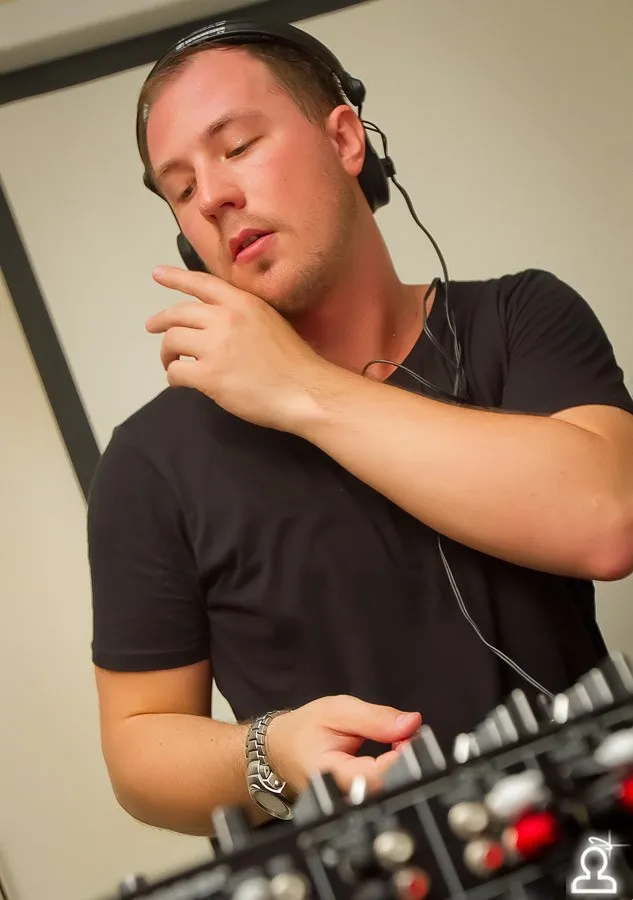 Kris Menace (France) / Re_Play