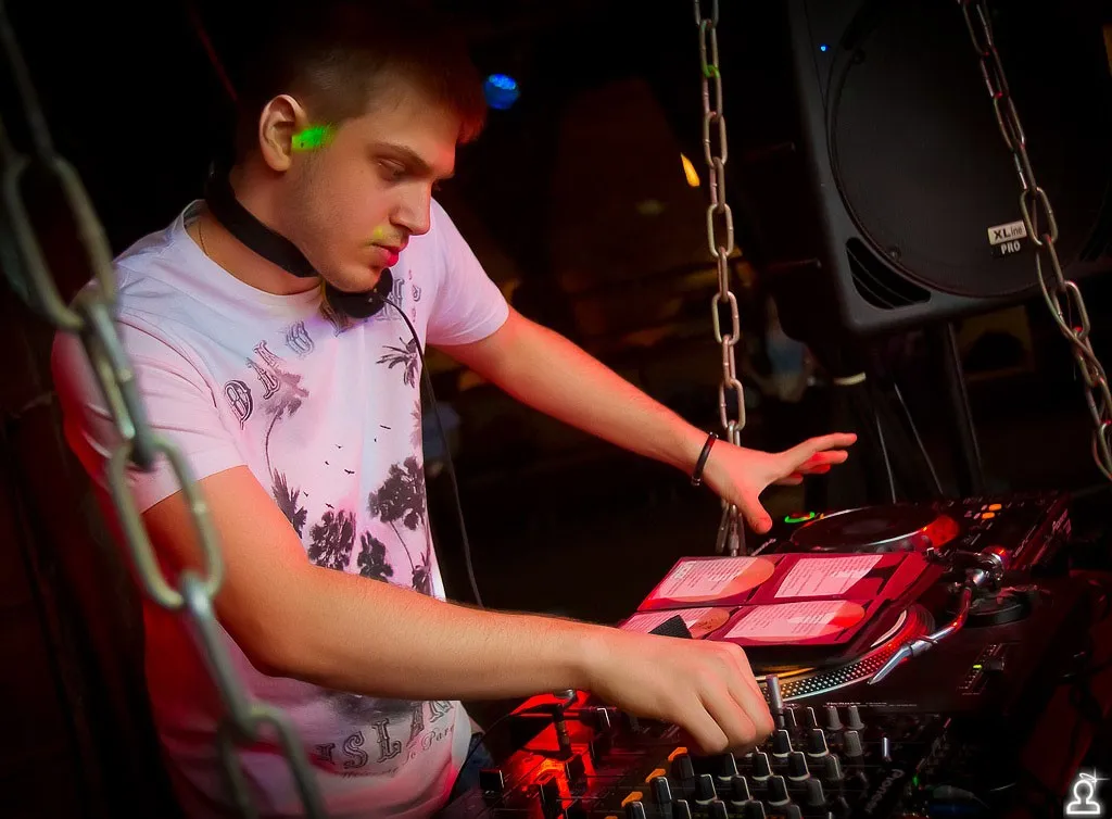 ONE STEP – DUBSTEP