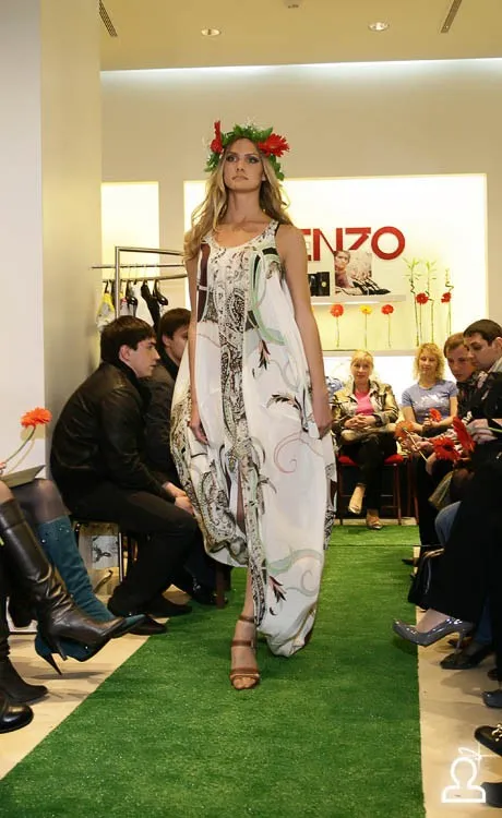 Показ KENZO