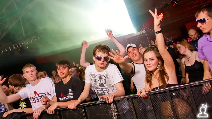 AERODROM: RAVE TERMINAL