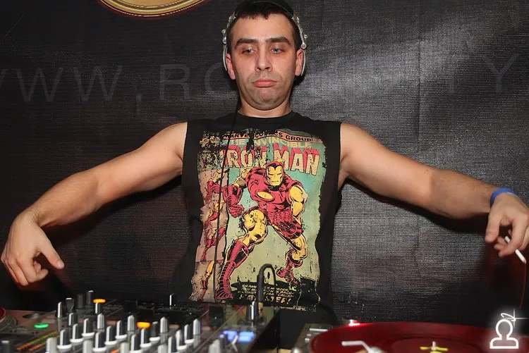 БЛОНДИНКИ VS БРЮНЕТОК / DJ PUMA ака CROSS