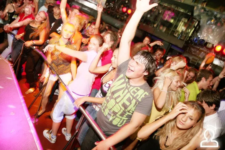 RICH & BITCH /DJ DLEE
