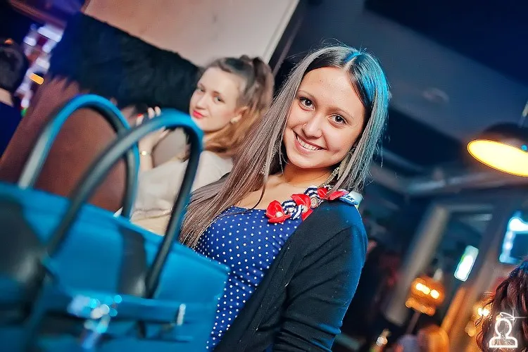 Танцы на барной стойке