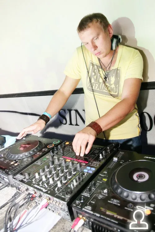 SUNNY PARTY