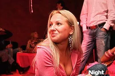 Pink Party, Блондинки в Розовом