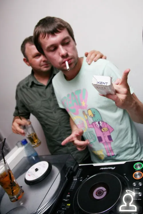 2Freak dj's - D'version!