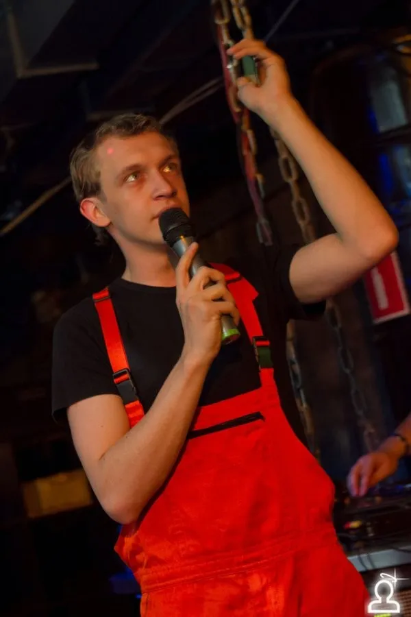 Засем ругаесся насяльника