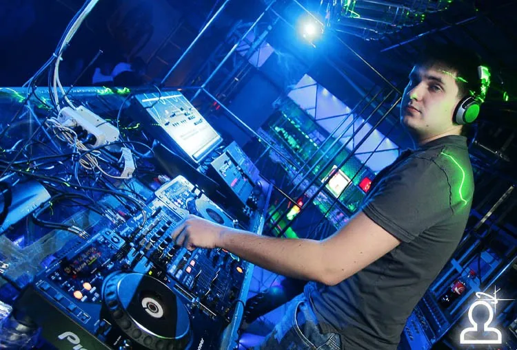Army of clubbers
