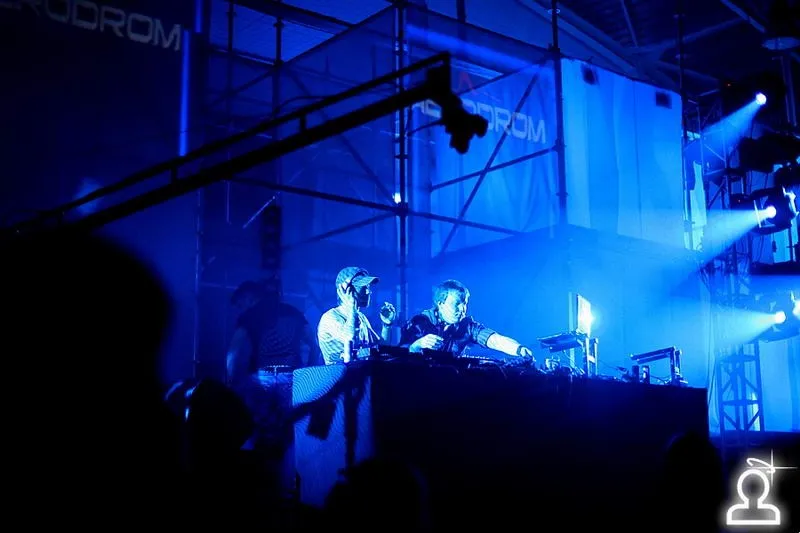 AERODROM: RAVE TERMINAL