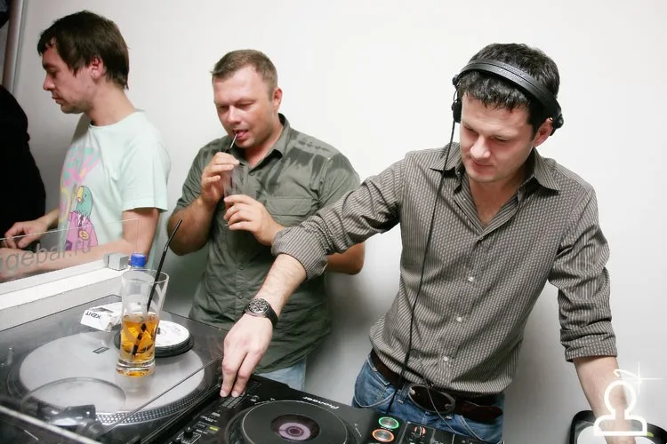 2Freak dj's - D'version!