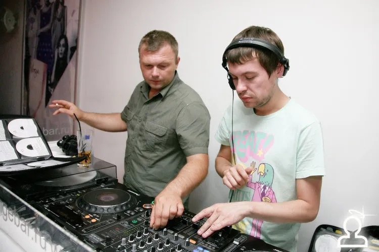 2Freak dj's - D'version!