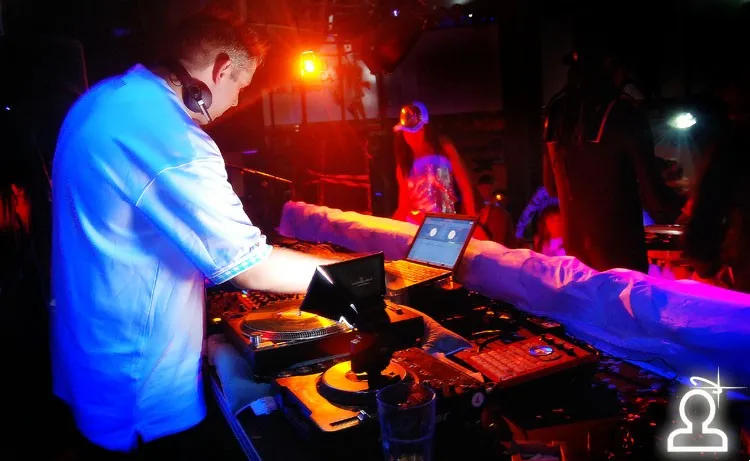 Dj DeLight & MC Saeed