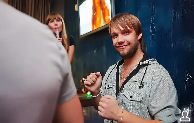 Танцы на барной стойке