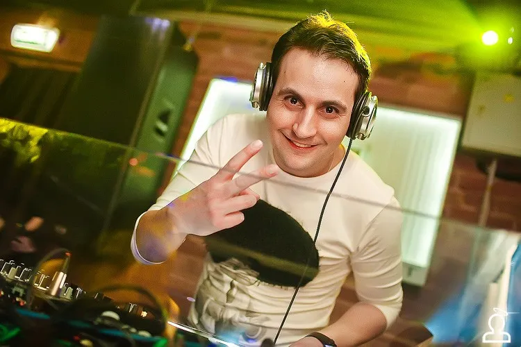 Горит Олимпийский огонь золотой / DJ Дан