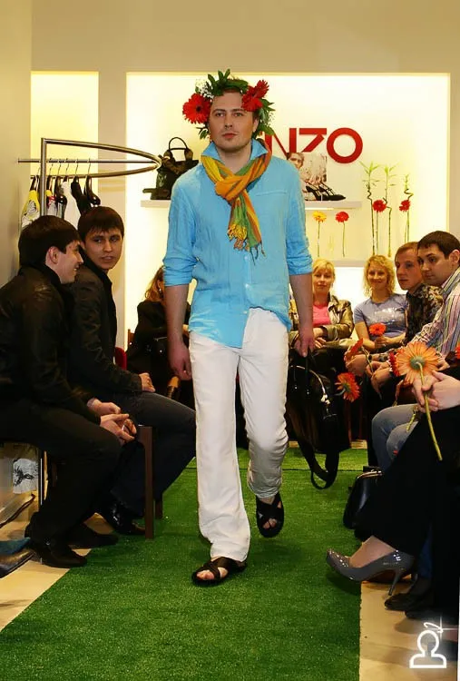 Показ KENZO