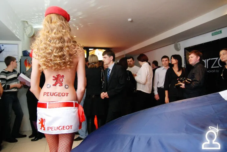 Показ от SFARZO, презентация Peugeot 308, 4007