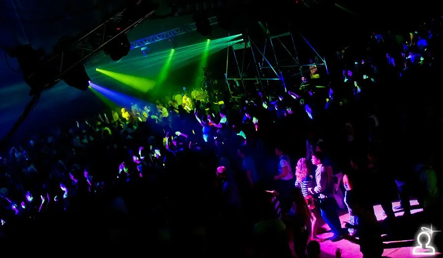 AERODROM: RAVE TERMINAL