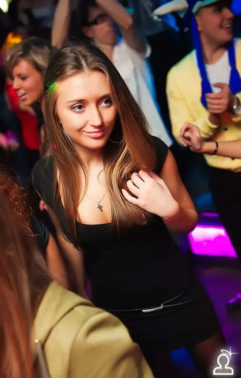 Weekend танцев на барной стойке