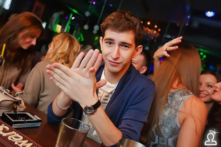 C днём рождения Рома Коршун