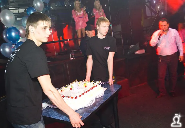Happy Birthday club 8 years old / Dj Chriss Ortega