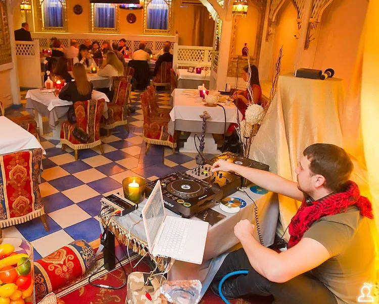 Хлопок Lounge Arena