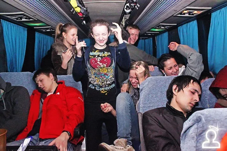 Лунабас едет