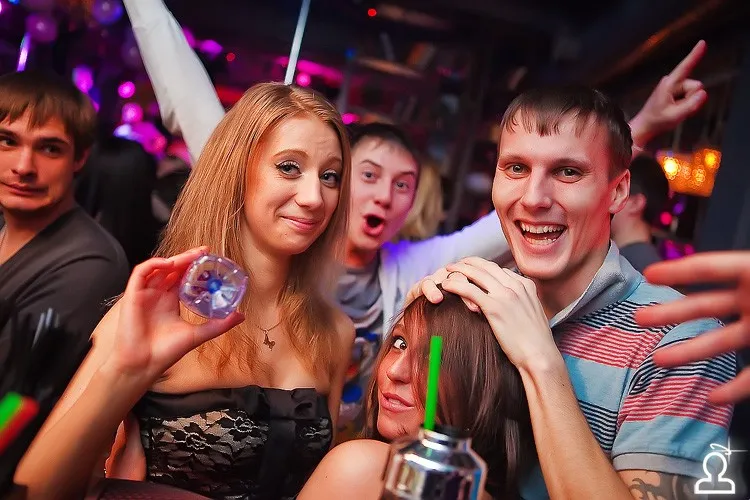 Танцы на барной стойке