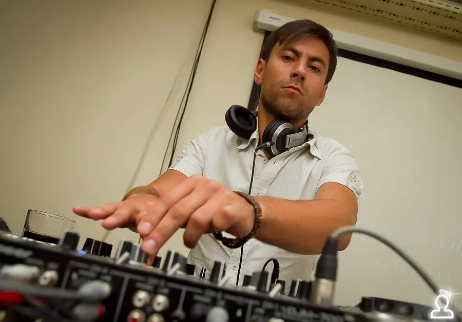 Kris Menace (France) / Re_Play