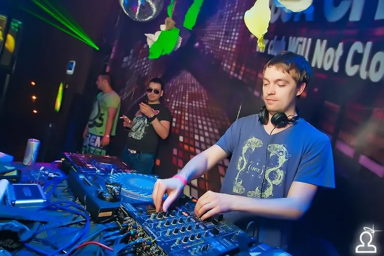 COME BACK TIME the BEACH SEASON / Dj MACARENKO