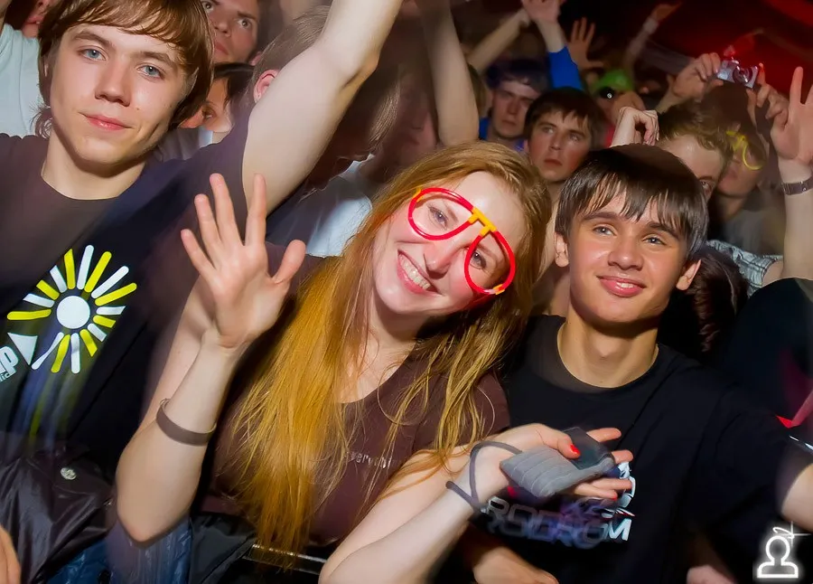 AERODROM: RAVE TERMINAL