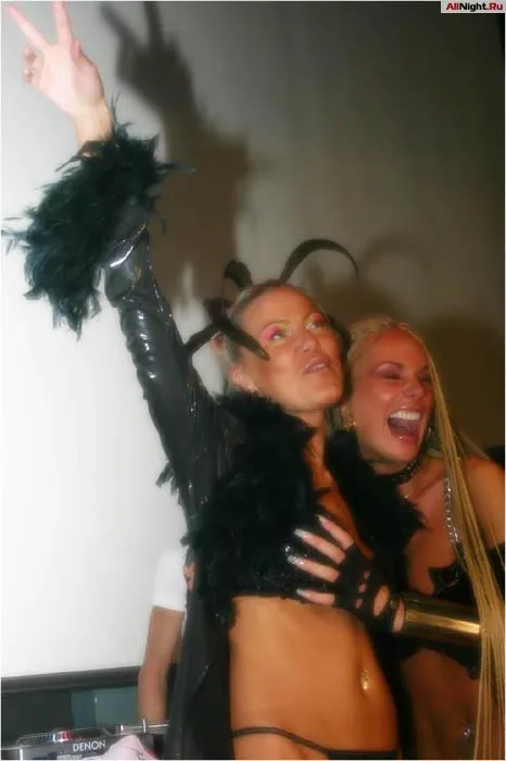 DJ Housekeeper (Zeppelin) & Monica Electronica (Голландия)