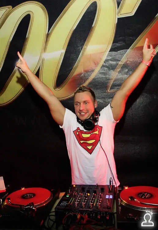 МИСС ПОПА ГОДА 2009 / DJ YORK
