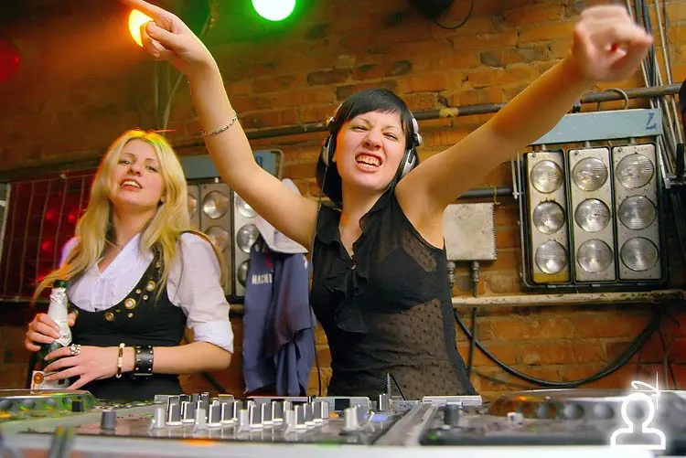 Happy New Year Pre Party: ГУДБАЙ ПИГГИ!