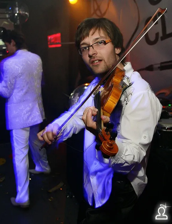 I am now Plugged-in / DJ GONZALO MENOYO