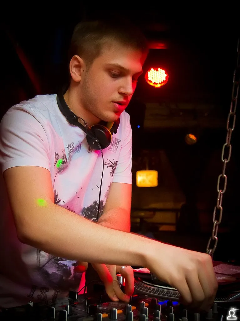 ONE STEP – DUBSTEP