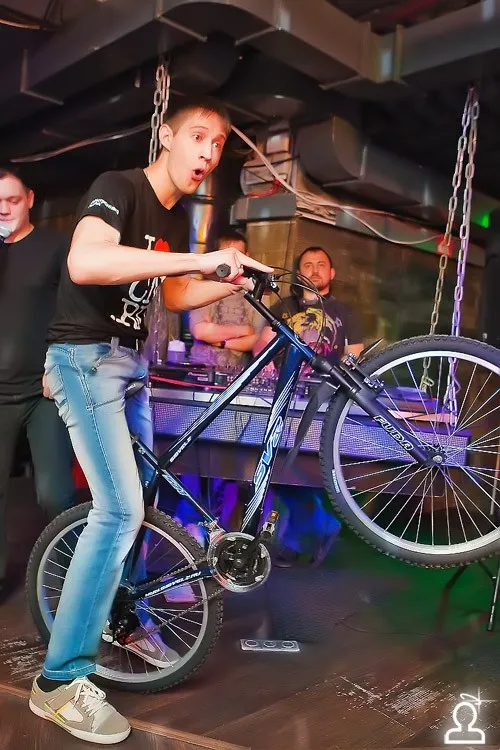 Конь педальный