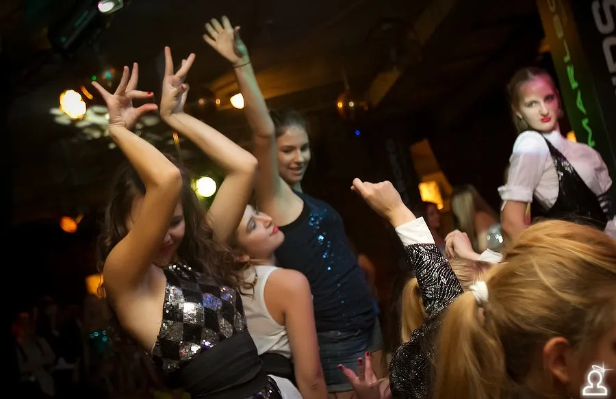 Shake it party: Соседи