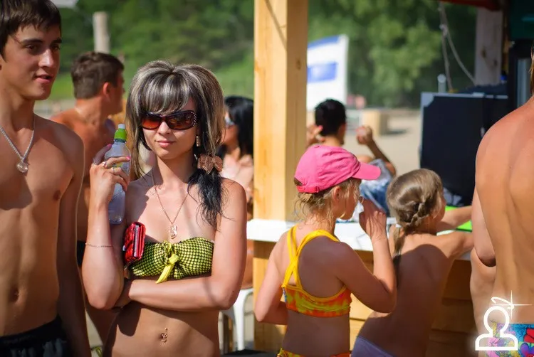 beach party by Kilev