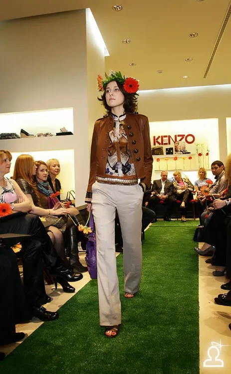 Показ KENZO