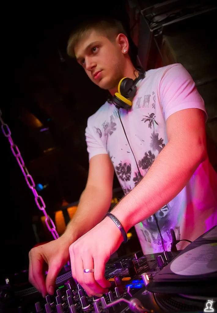 ONE STEP – DUBSTEP