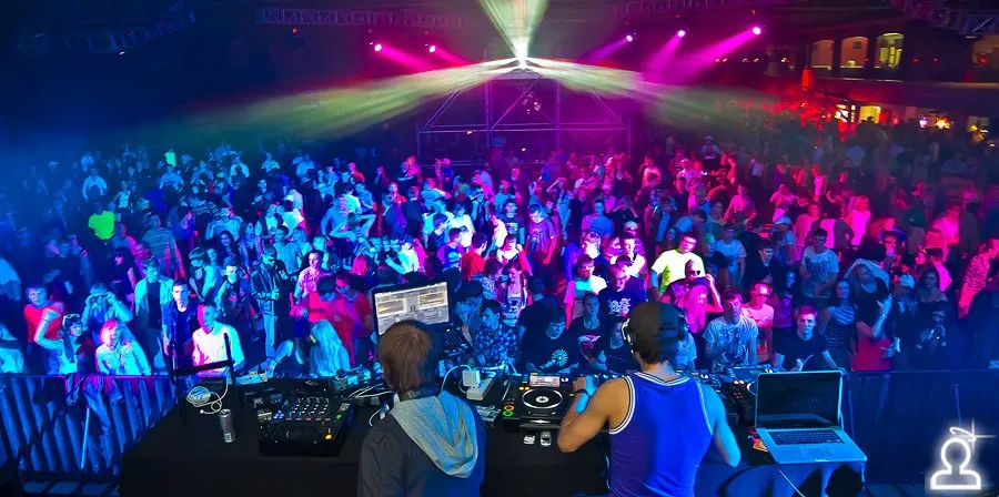 AERODROM: RAVE TERMINAL