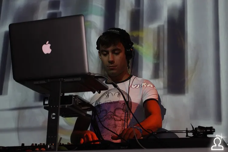 Начало / Dj Tom Pooks