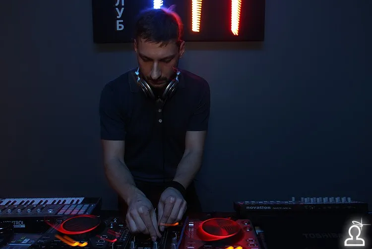 Начало / Dj Tom Pooks