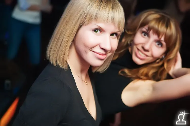 DJ SHE