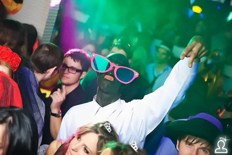 I.AM NOW plugged in Halloween / Serge Devant