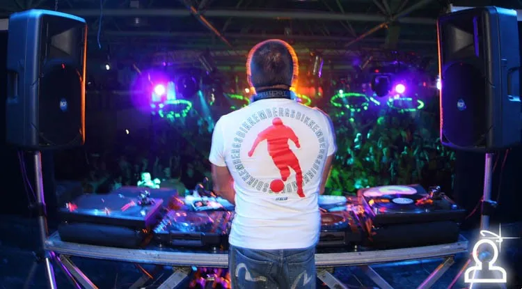 Under Pressure Live