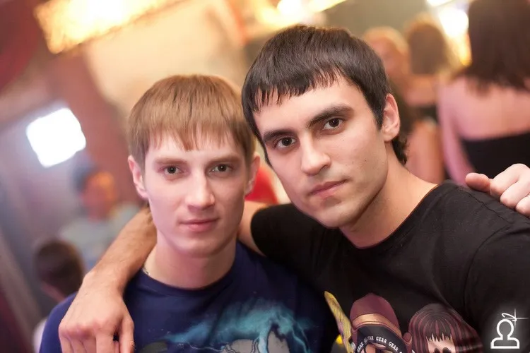 Уно моменто