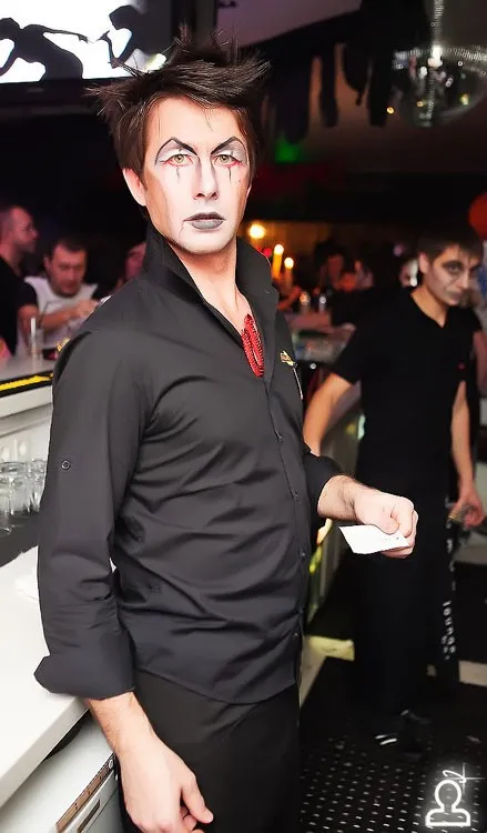 I.AM NOW plugged in Halloween / Serge Devant